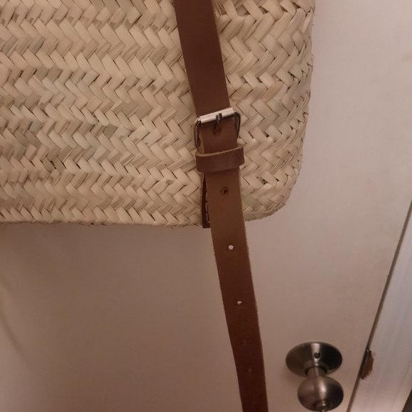 French Summer beach handwoven market bag backpack with adjustable straps. - Picture 3 of 8